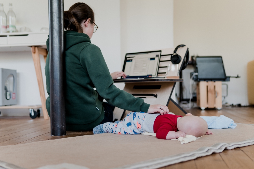 Mütter und Väter im Homeoffice