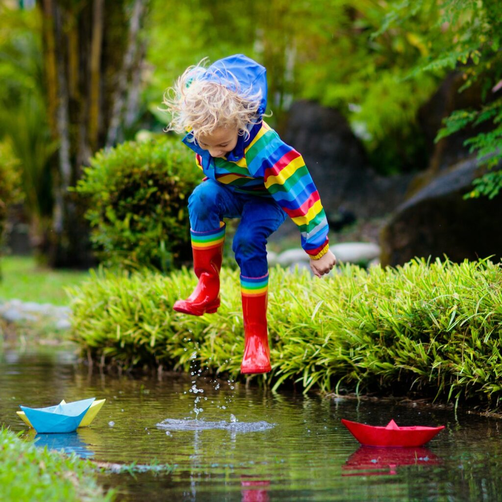 Alternativen und Spiele mit Kindern bei Regen